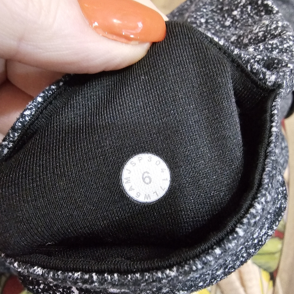 Lululemon Patterned Capri Lot - Picture 6 of 8